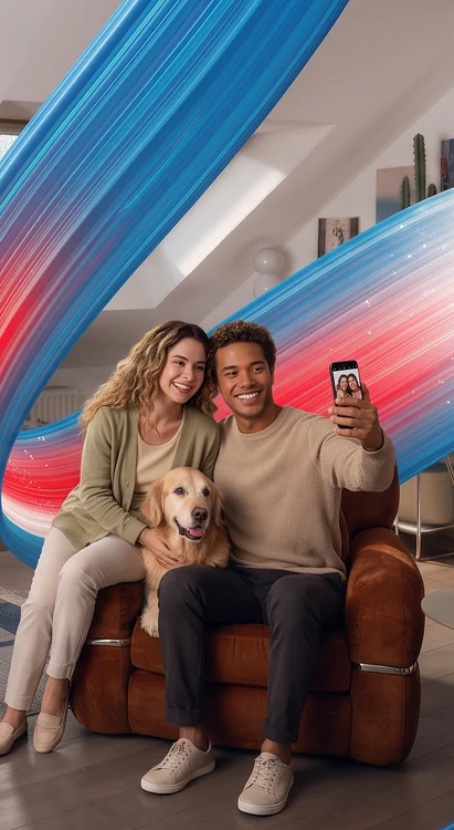 Família conectada com internet fibra óptica da AD Telecom em Antônio Dias